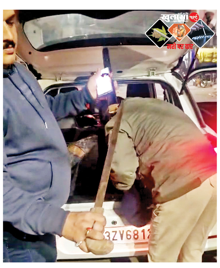 हॉकी में छिपाकर रखी थी तलवार